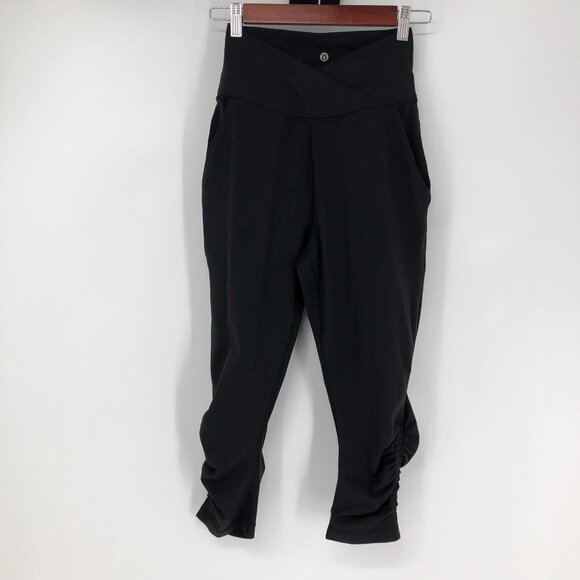 Lululemon Sunset Salutation Cropped leggings loose fit  ruched pockets Black 4 - Picture 4 of 16
